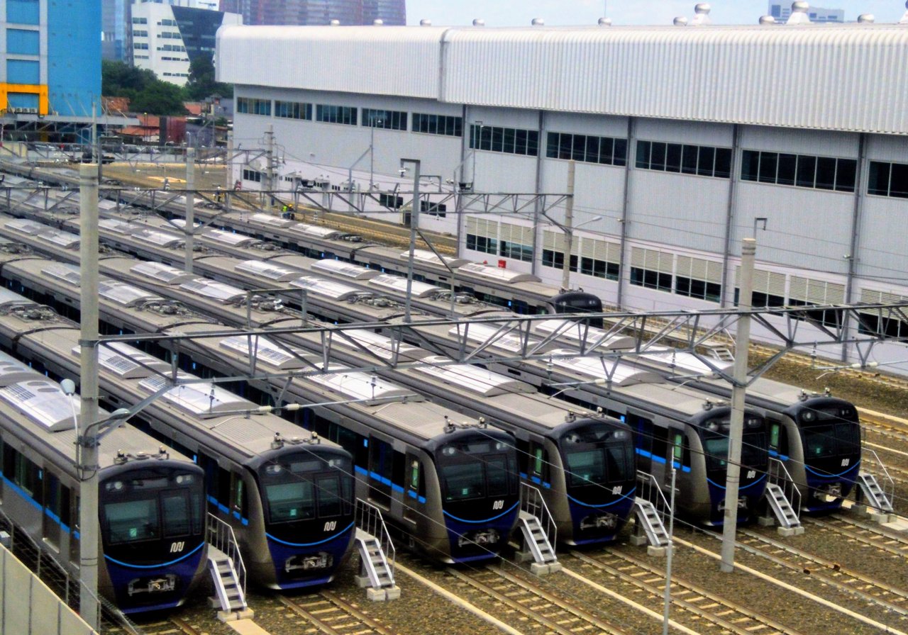 Lebak Bulus車両基地のジャカルタMRT車両。駅周辺TODの完成状態を示す写真ではない。