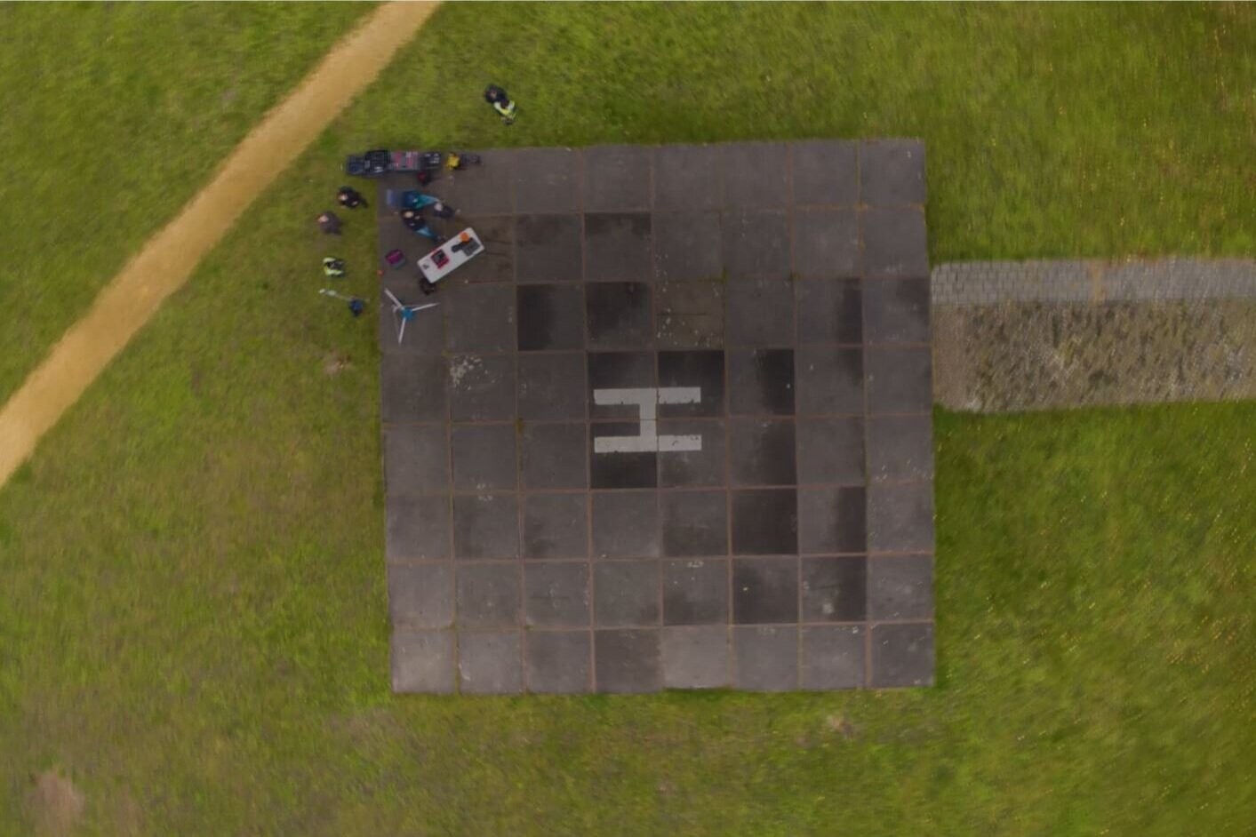 MarineterreinのAmsterdam Drone Labを示す上空からの実景。