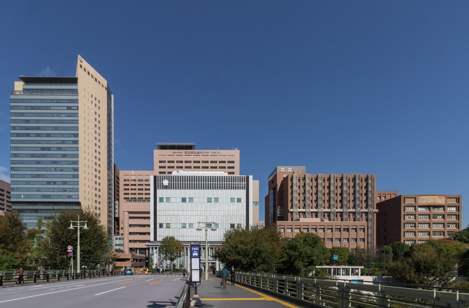 東京科学大学湯島キャンパス。左側にM&Dタワーが見える。