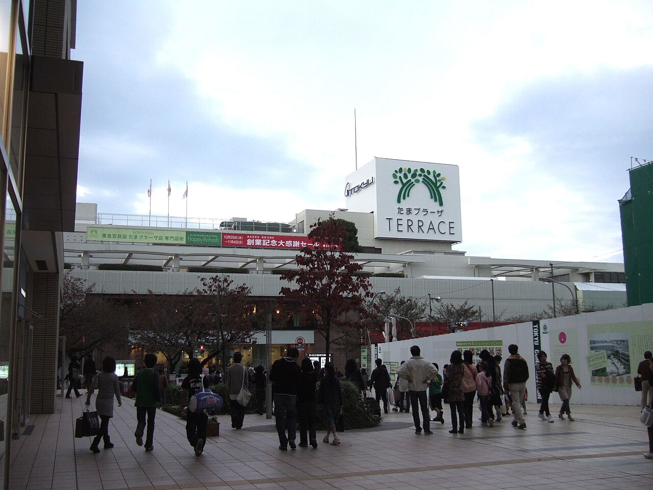 たまプラーザ駅北側地区にあるノースプラザの風景。